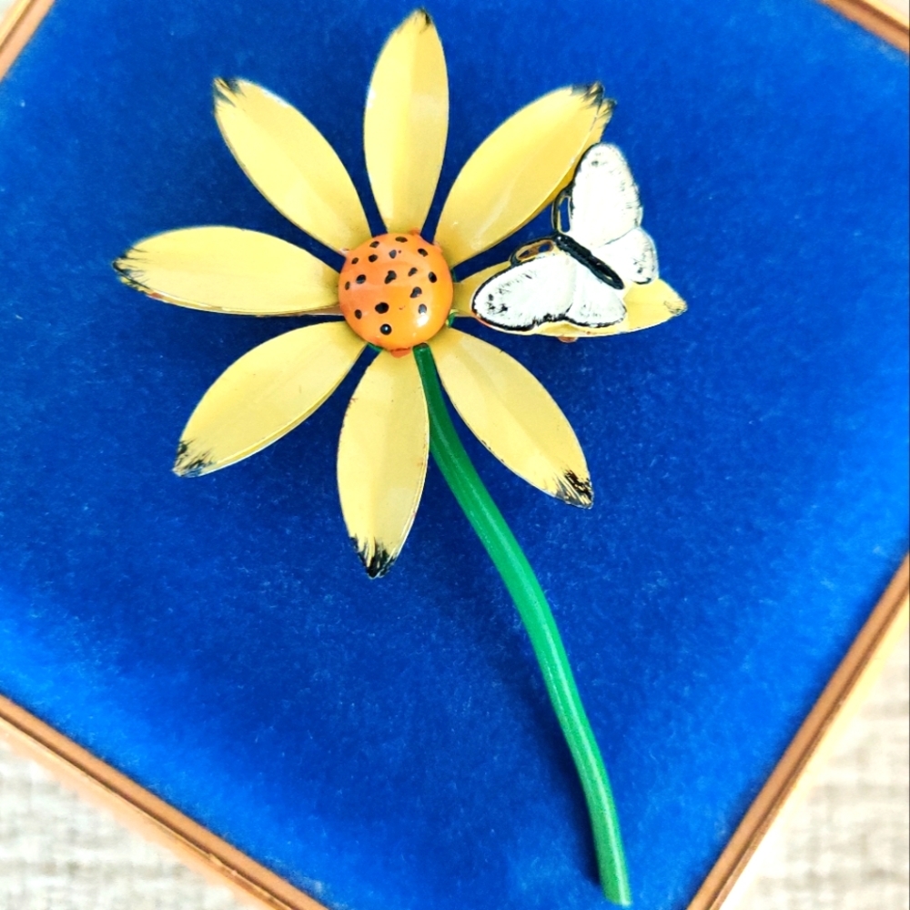 Vintage 60s Ladybug on Daisy Flower Brooch